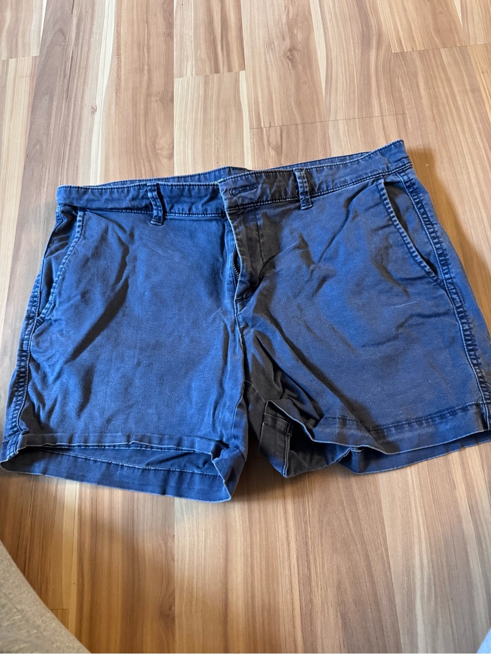 GAP Khakis Navy Girlfriend 5-Inch Shorts